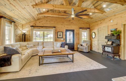Jasper House | Great Outdoor Space Margys Farmhouse in Jasper