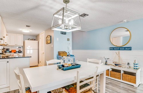 Sunnyside Condo | Great Pinnacle Port villa with lots of character & balcony - steps from beach