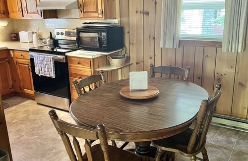 South Casco House | Great Place for a Family Retreat! Sleeps 10