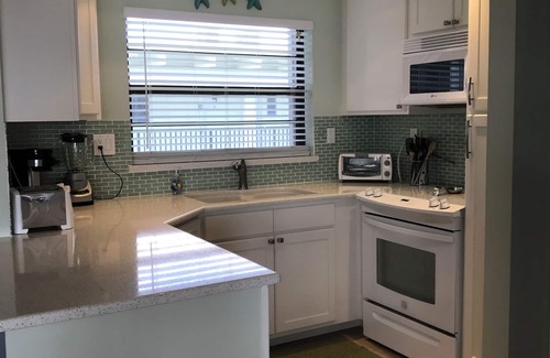 Central Beach Condo | GREAT PLACE FOR OCEAN FUN!