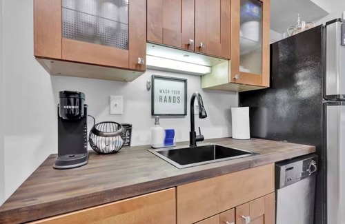 Potomac West House | Great place to stay in Alexandria, close to Metro and free parking