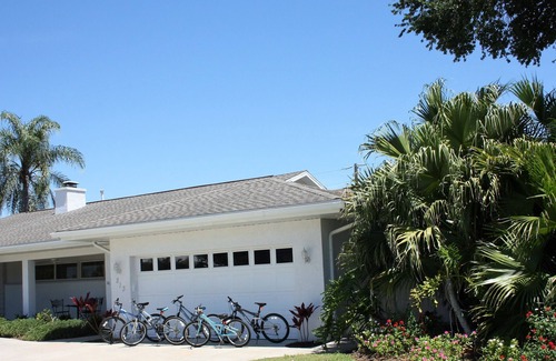 Venice Villa | Great pool home in prime location (Golden Beach) on Venice Island ,walk to beach