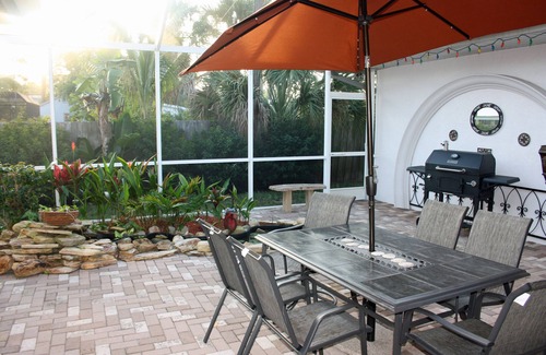 Venice Villa | Great pool home in prime location (Golden Beach) on Venice Island ,walk to beach