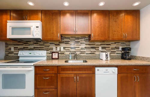 Kaanapali Condo | Great Price! Wonderful Tropical Retreat at Kaanapali Villas with Some Ocean View