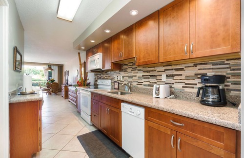 Kaanapali Condo | Great Price! Wonderful Tropical Retreat at Kaanapali Villas with Some Ocean View