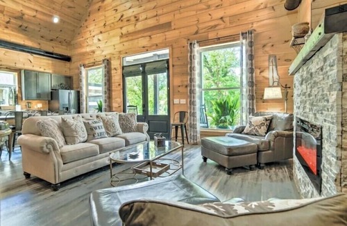 Pigeon Forge Cabin | Great rates! Dollywood 1.3 miles. Location! River front with fire-pit!