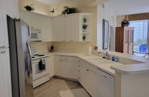 Vanderbilt Beach Condo | Great rates for summer/fall! Regatta Paradise-2 blocks to beach, sunset views!