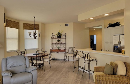 Vanderbilt Beach Condo | Great rates for summer/fall! Regatta Paradise-2 blocks to beach, sunset views!