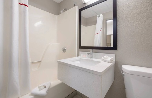 Weedsport House | Great Rates, Great Stays! Minutes to Syracuse Hancock International Airport!