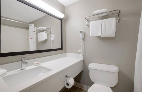 Weedsport House | Great Rates, Great Stays! Minutes to Syracuse Hancock International Airport!
