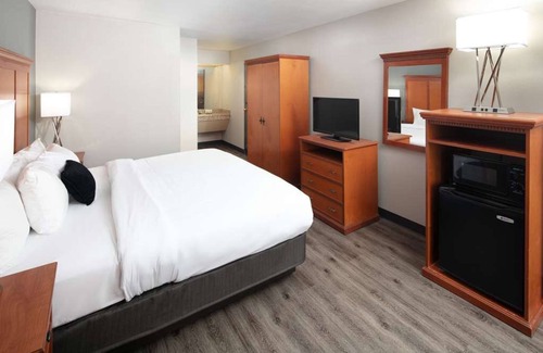 Orchard District Hotel | Great Relaxing Overnight Stay! Amazing Unit Awaits! Near nd Municipal Airport!