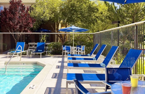 Dublin House | Great Relaxing Overnight Stay! 3 Family-friendly Units, Free Parking