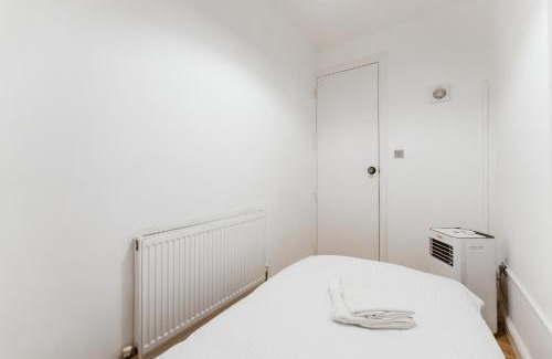 Tower Hamlets House | Great Rooms in Stepney Green Station - 12