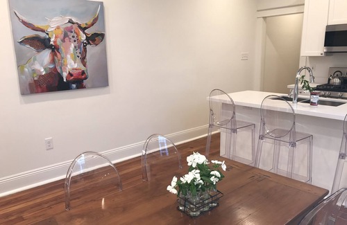 West Riverside House | Great Space on Magazine close to everything!