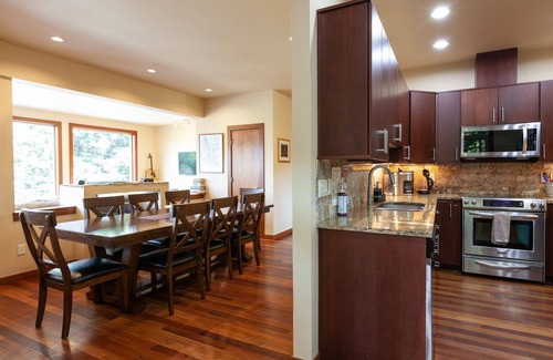 Hood River House | Great spot for a group gathering, 4 bed/3 bath, sleeps 8, hot tub