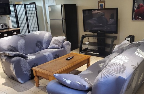 Leitrim House | Great Stay Travel Adventure - 5 minutes from Ottawa International Airport South