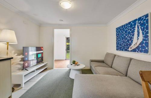 Robertson House | Great Value and Comfort Family Home 5 mins to Shops