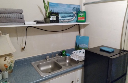 Lake Wales Apartment | GREAT VALUE Farm House Studio Private Clean Safe Legoland Disney Skydive WI-FI