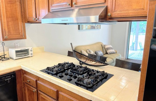 Northwood House | Great Value ! Home with Large, Tropical Yard!
