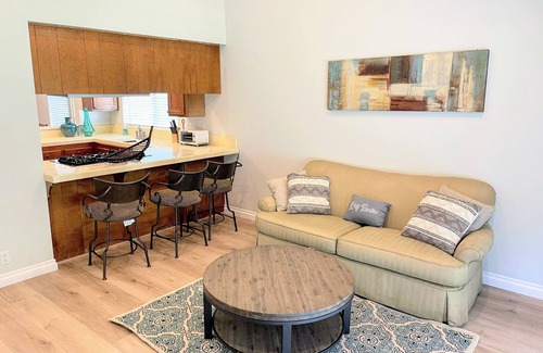 Northwood House | Great Value ! Home with Large, Tropical Yard!