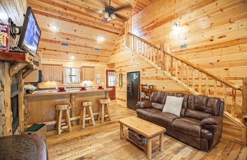 Broken Bow Cabin | Great value in Timber Creek Trails near attractions and restaurants
