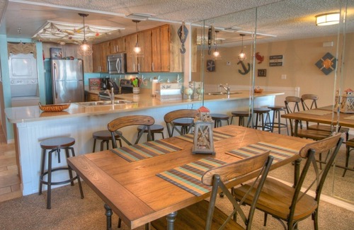 Madeira Beach Condo | Great Value & Location. Pool & Tickets to Attractions.