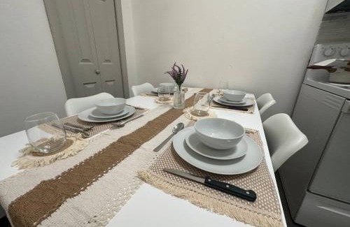 Rotterdam Apartment | GREAT VALUE Luxe Style Queen Beds WD Parking