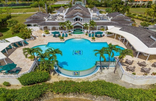 Mullins House | Great Value Rental With Pool & Housekeeper - 2 Min From The Beach