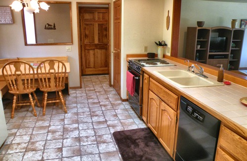 Cle Elum House | Great Views! Hot Tub! Access to the Yakima River and Palouse to Cascades Trail
