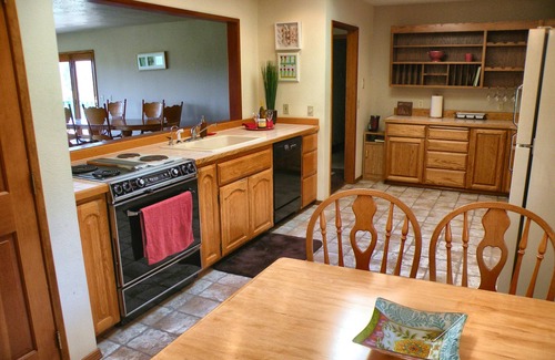 Cle Elum House | Great Views! Hot Tub! Access to the Yakima River and Palouse to Cascades Trail