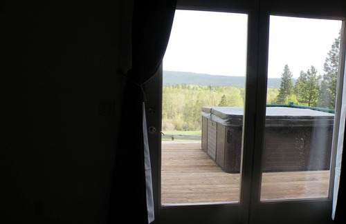 Cle Elum House | Great Views! Hot Tub! Access to the Yakima River and Palouse to Cascades Trail