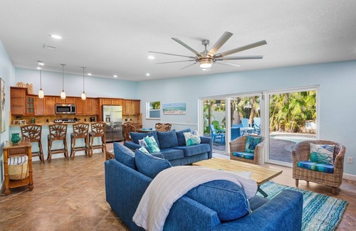 Holmes Beach House | Great Villa! Just updated, private pool and 1 block to the beach!
