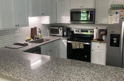 Clemson House | Great weekend getaway just a mile from downtown!