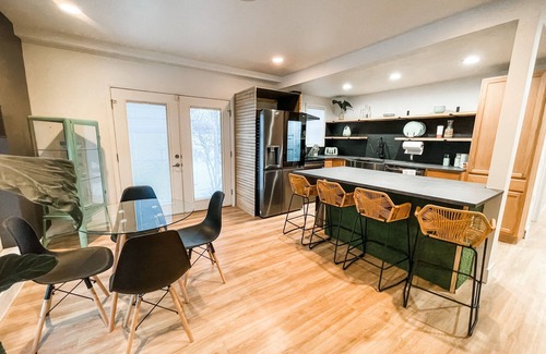 East Millcreek House | Greatest Snow on Earth | New Remodel | Quick access to all canyon resorts