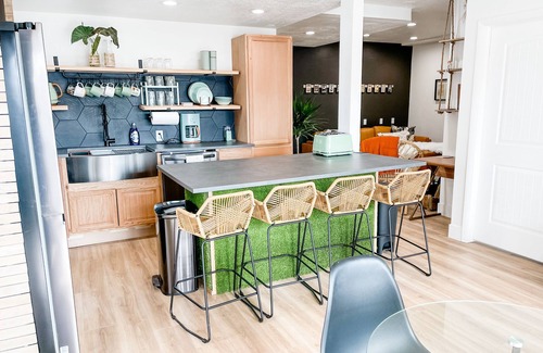 East Millcreek House | Greatest Snow on Earth | New Remodel | Quick access to all canyon resorts