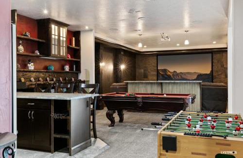 Hurricane House | Greek Goddess, Private Heated Pool and Hot Tub