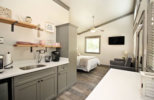 Wimberley Cottage | Green Acres Cottages Wimberley Suite - New Cottages Close to Downtown