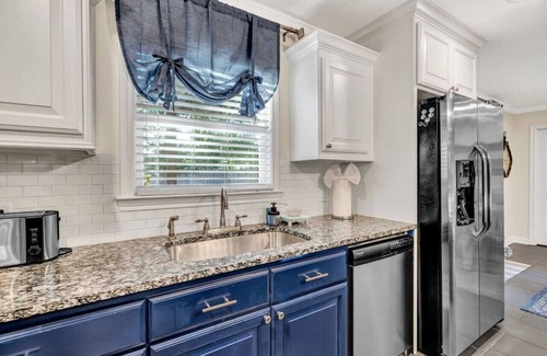 Tyler House | Green Acres District, Sleeps 8, King/Queen