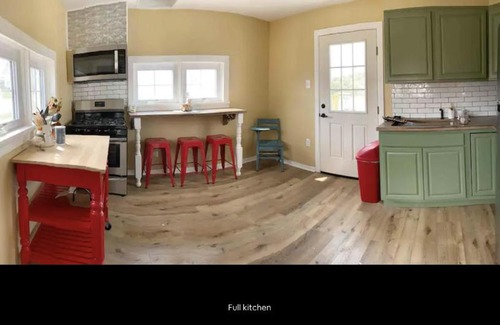 Rolla House | Green Acres Farmhouse Fugitive Beach/Military/MS&T