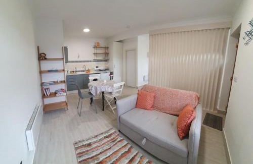 Fivemilebourne Apartment | Green Acres - Peaceful, with spectacular views!