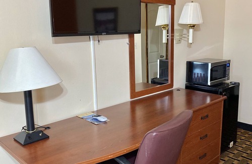Vernon Hotel | Green Bird Inn