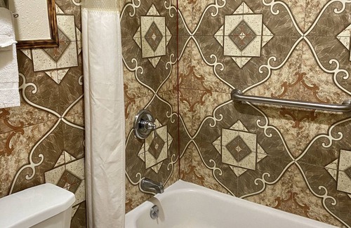 Vernon Hotel | Green Bird Inn