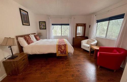 Midpines Ski Chalet | Green Cabin in Midpines