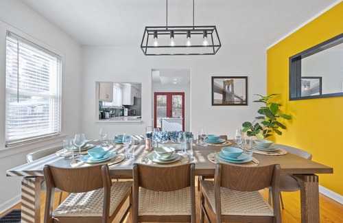 Covington House | Green Destiny! 7min to DT Cincy, Pool & Hot tub