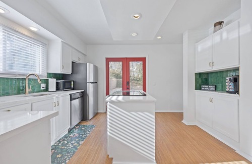Covington House | Green Destiny! 7min to DT Cincy, Pool & Hot tub