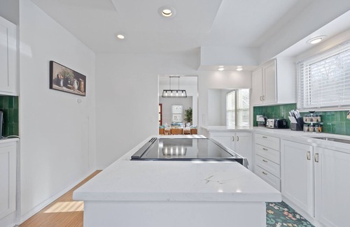 Covington House | Green Destiny! 7min to DT Cincy, Pool & Hot tub