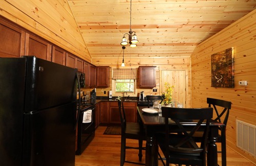 Townsend Cabin | Green Door Cabin - A Cozy Cabin Getaway in the heart of Townsend, TN
