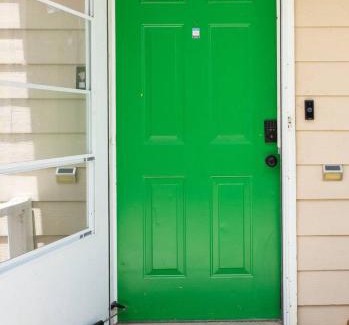 West End Apartment | Green Door Retreat Near Downtown
