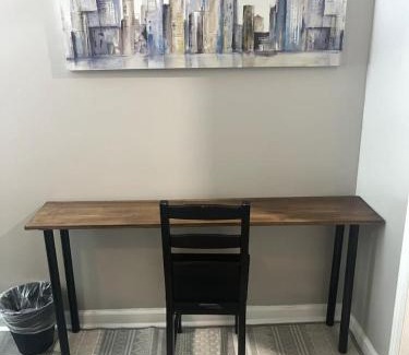 West End Apartment | Green Door Retreat Near Downtown
