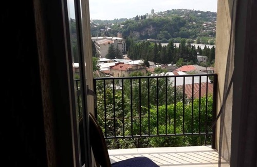 Kutaisi House | Green flower is located in the historical part of Kutaisi.5-minute walk centre.